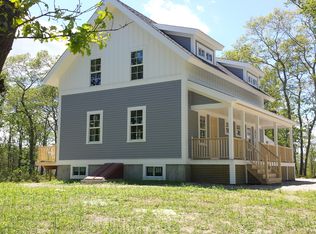 60 Vitruvian Ln, Tiverton, RI 02878