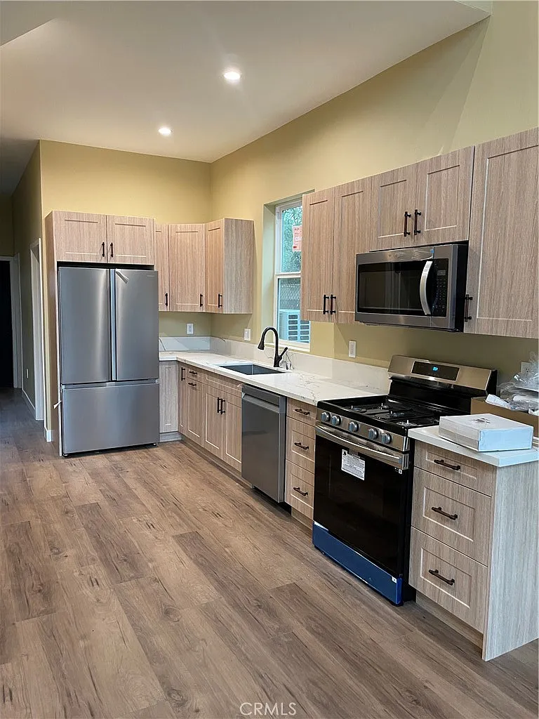 2 bed, 2.5 bath, 1165 sqft, $3,700 — Photo 4