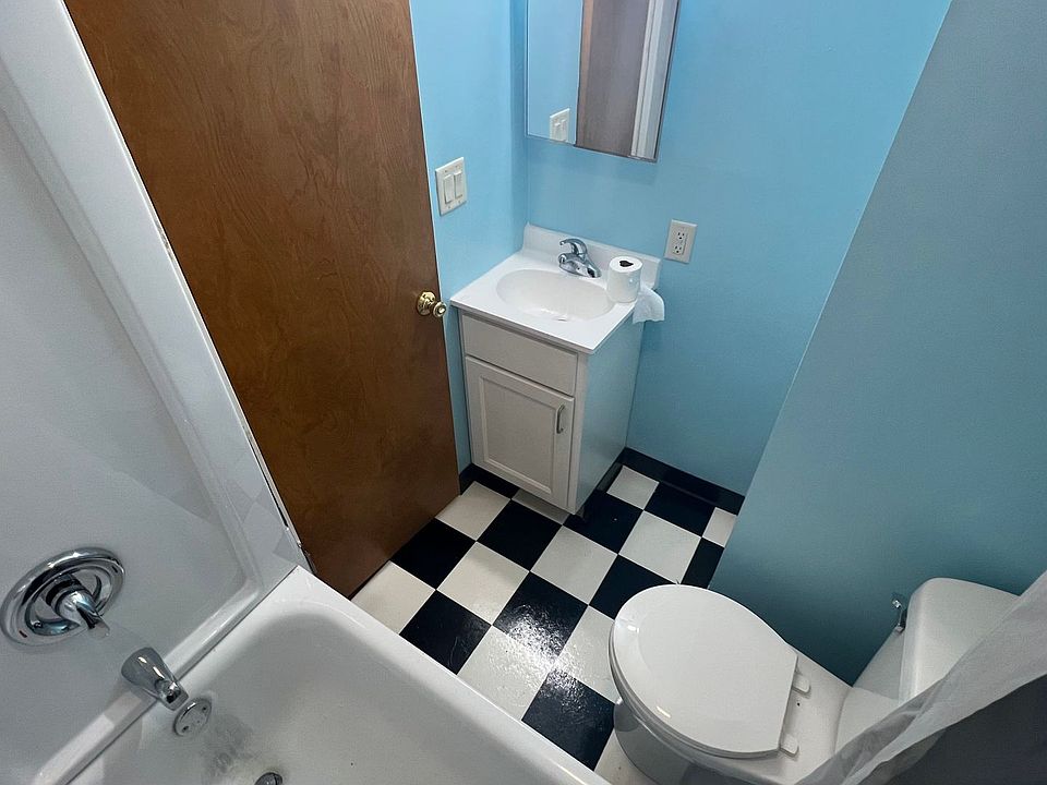 2nd image of 427 S Jackson St APT 3