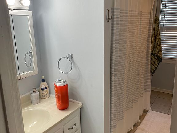 4th image of 5017 Patterson Ave
