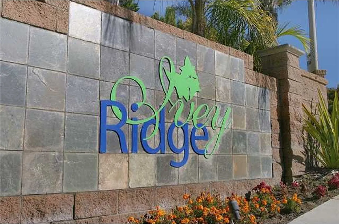 3bd/2.5 ba Plus Loft 2 Story home in Gated Community of Ivey Ridge Community Pool AC Solar Panels — Photo 2