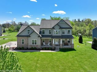 9726 Wicklow Hill Ct, Fenton, MI 48430