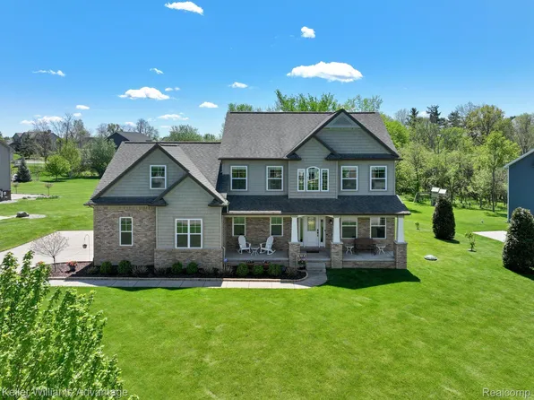 9726 Wicklow Hill Ct, Fenton, MI 48430