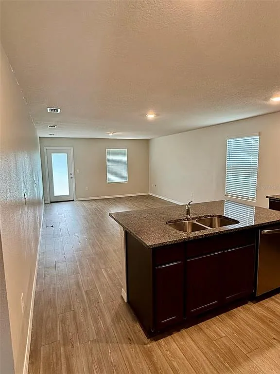 4 bed, 2.0 bath, 1515 sqft, $1,995 — Photo 4