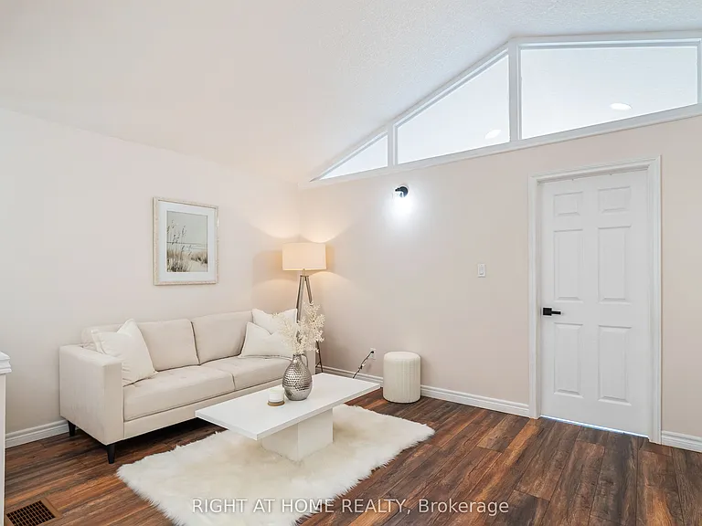 754 Hedgerow Pl — Photo 20
