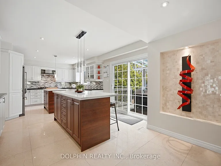 1090 Vanier Dr — Photo 6