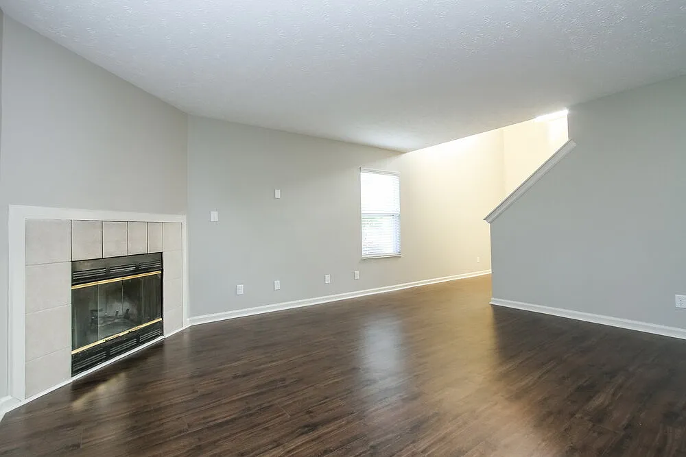 3 bed, 2.5 bath, 1634 sqft, $2,215 — Photo 2