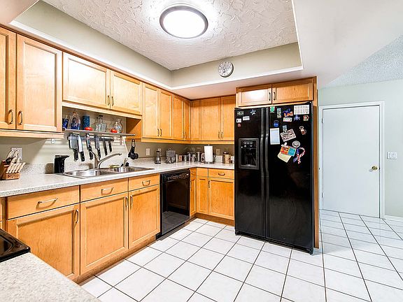 5th image of 2915 W Gandy Blvd