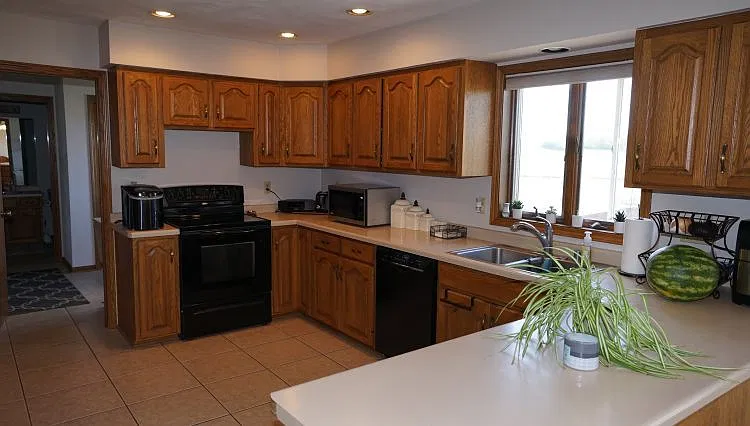 3 bed, 2500 sqft, $2,395 — Photo 1