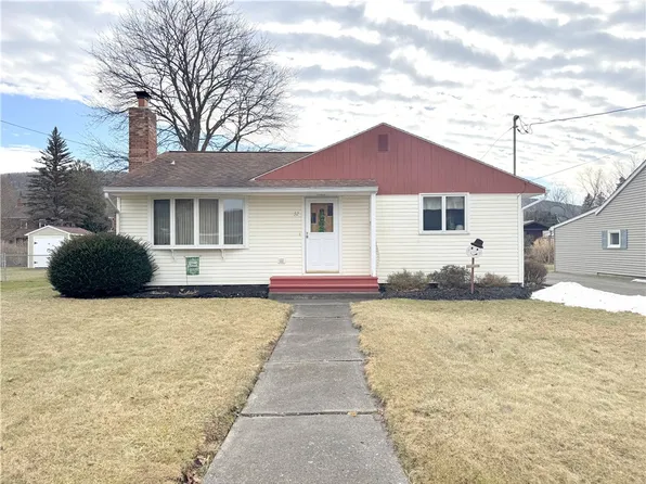32 Chestnut St, Canisteo, NY 14823