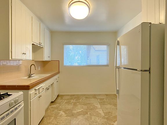 Eat-in Kitchen