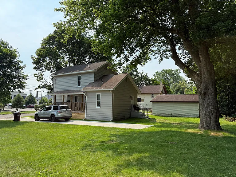 512 Blackman St — Photo 2