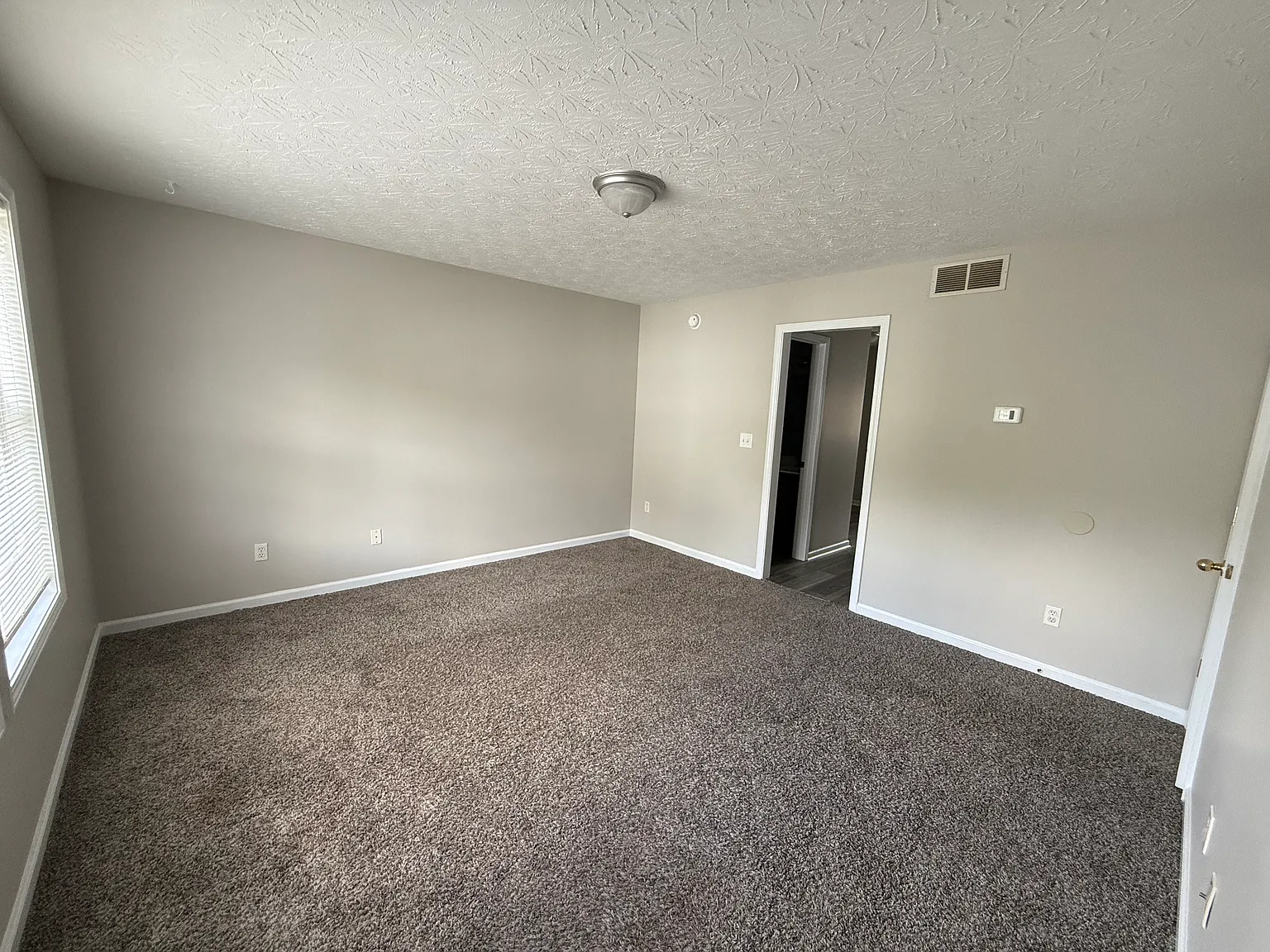 2 bed, 1.5 bath, 1100 sqft, $1,100 — Photo 2