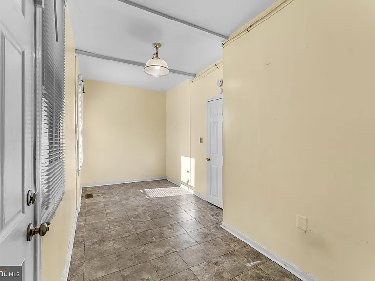 608 Tunbridge Rd — Photo 23