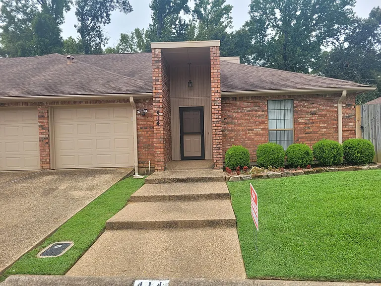 414 Amberwood Cir — Photo 37