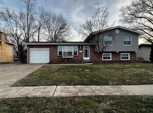 19 Trinity Ln, Florissant, MO 63031