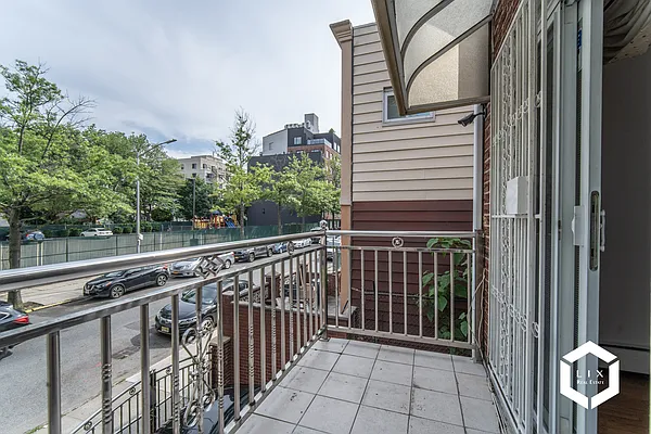 Rented by LIX Real Estate LLC | media 42