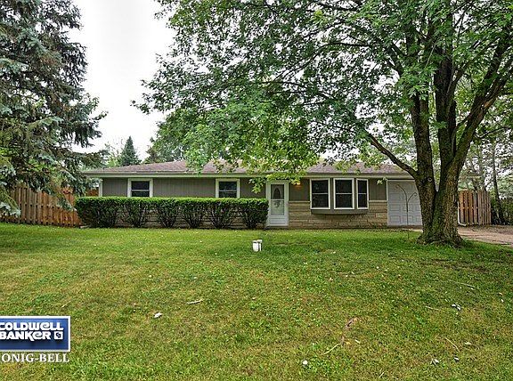 3rd image of 1818 Yew Ct