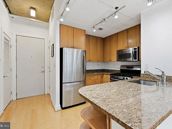 3rd image of 301 Massachusetts Ave NW APT 906