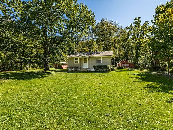 2nd image of 184 Berg Rd