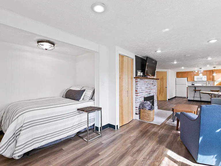 1208 S Elm St #A — Photo 4