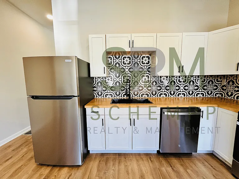518 Camp St #520 — Photo 10