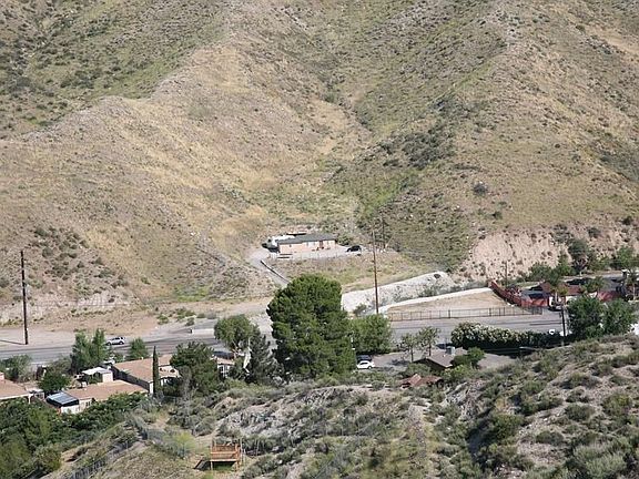 3rd image of 17559 Sierra Hwy