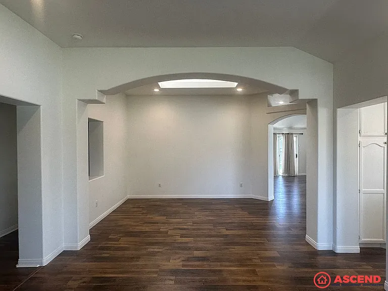 10407 Loughton Ave — Photo 8