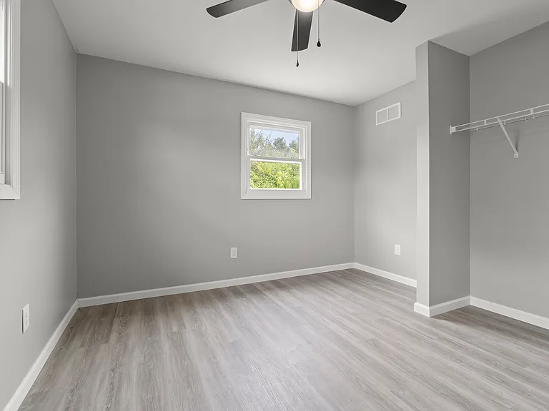 615 Fairmount Dr — Photo 16