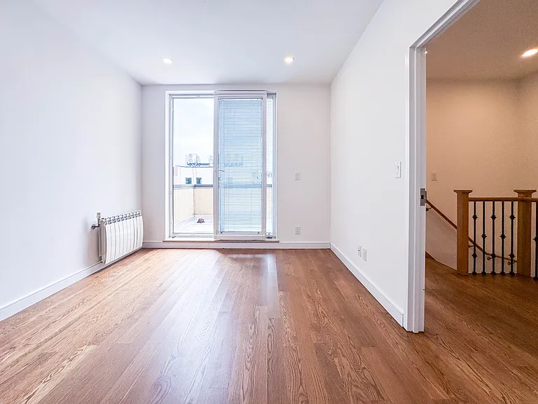 689 Leonard St #3R — Photo 28