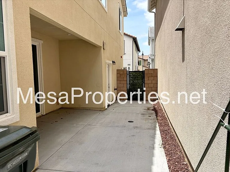 7031 Aloe Ln — Photo 4