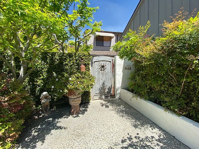 Private Courtyard Entrance