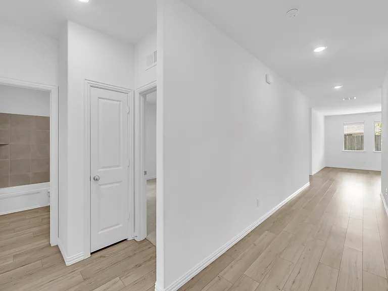 8425 Honeylocust St — Photo 4