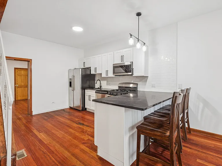 150 E Huntingdon St — Photo 3