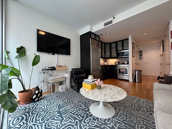 4th image of 343 W 16th St APT 3f
