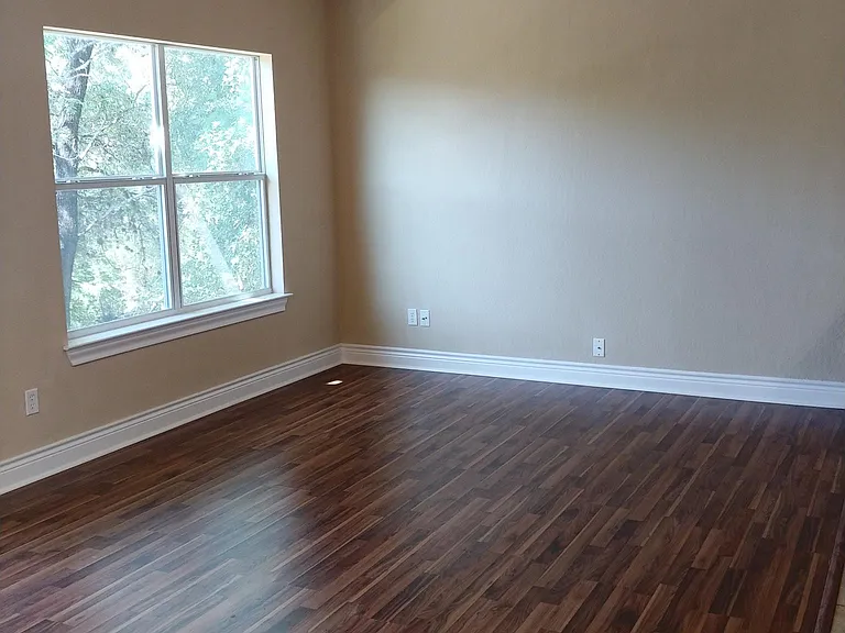 607 Creek Dr — Photo 9