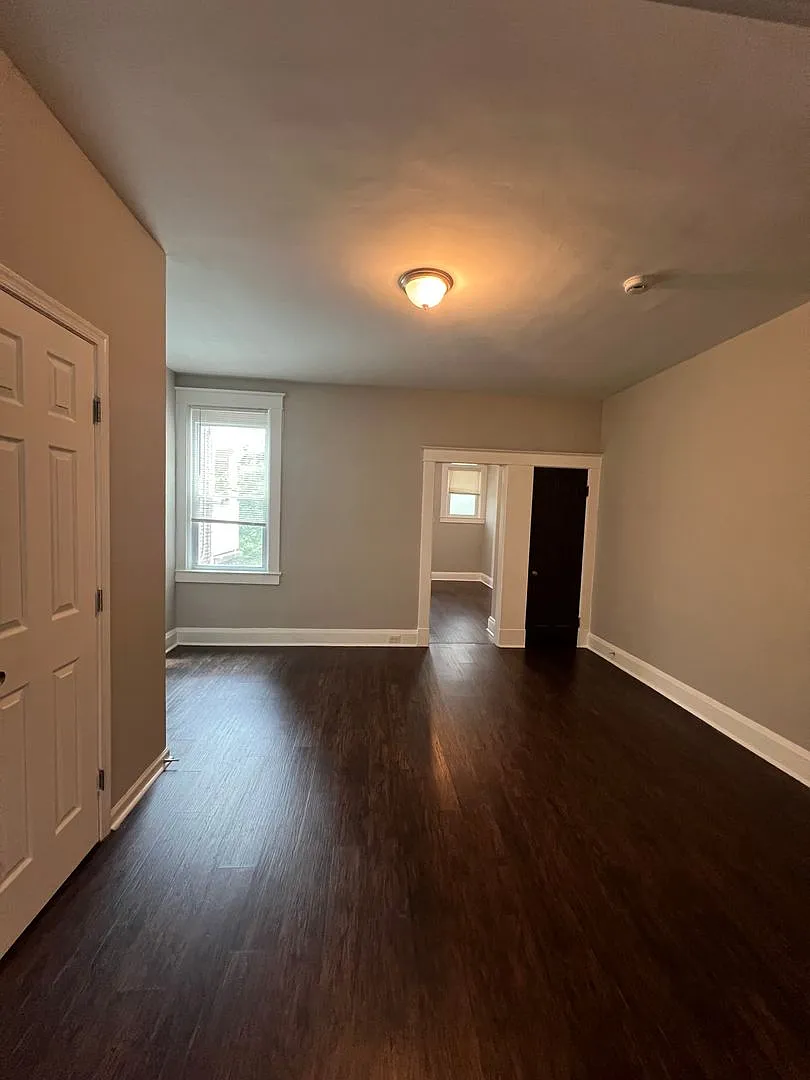 3 Bedroom 1.5 Bathroom Home in East Baltimore — Photo 4