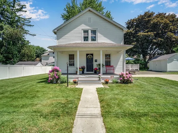 100 Lawndale St, Chicopee, MA 01013