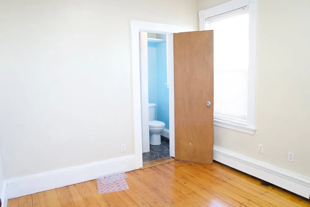 3 bed, 1050 sqft, $4,800 — Photo 4