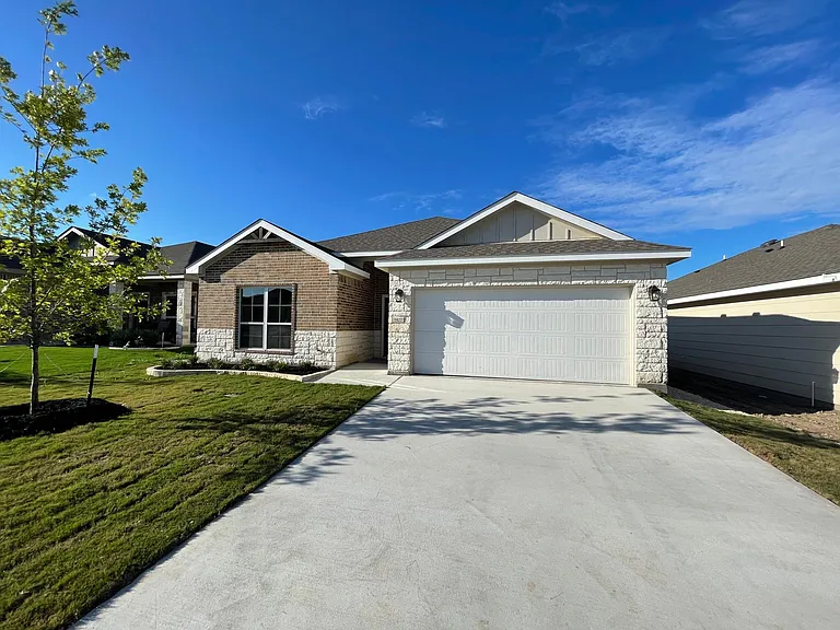 1427 Black Kettle Trl — Photo 1