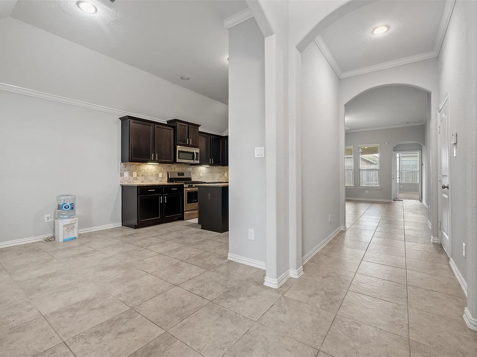 3 bed, 2.0 bath, 1628 sqft, $1,900 — Photo 3