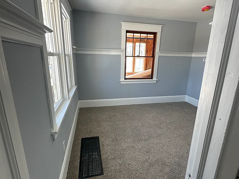 333 Arlington Ave E — Photo 2