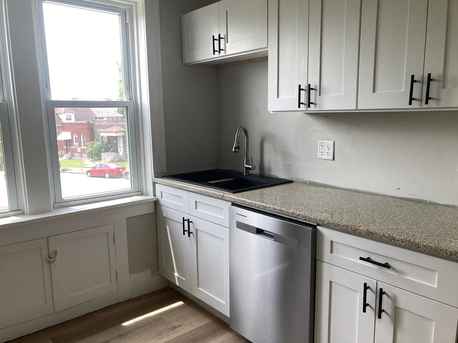 4526 Morganford Rd — Photo 3