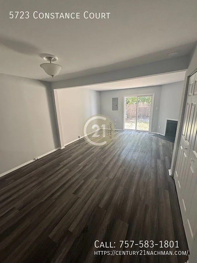 Charming 2 Bedroom 2 and 1 Half Bathroom Home in Virginia Beach — Photo 4