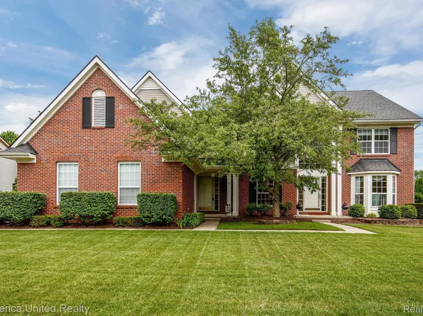 2953 Remington Oaks, West Bloomfield, MI 48324