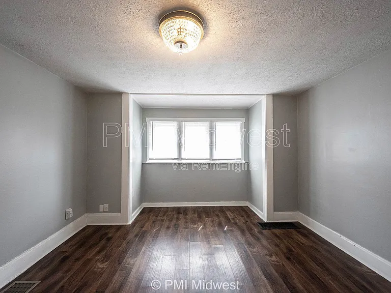 1604 E Kelly St — Photo 8