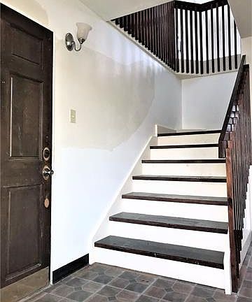 3rd image of 1043 N Kight St