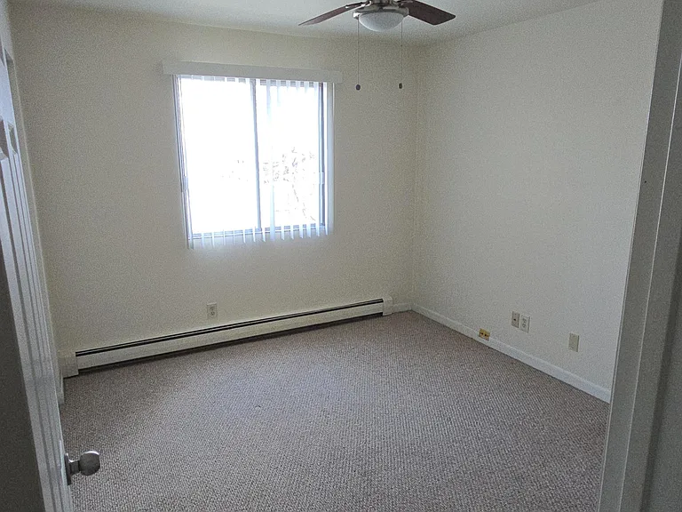 Chateau Apartments — Photo 11