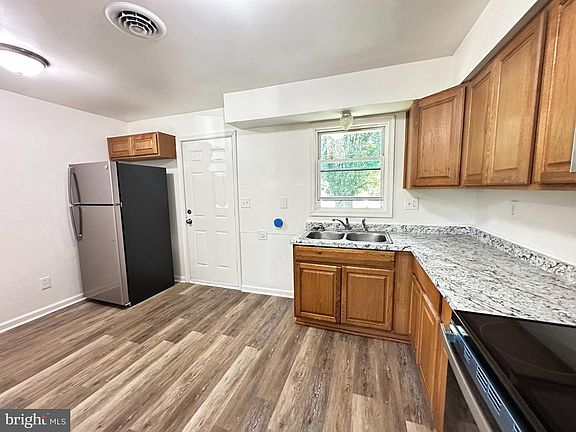 5th image of 6 Washington Pl