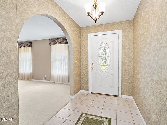 5th image of 874 Lindenwood Cir N